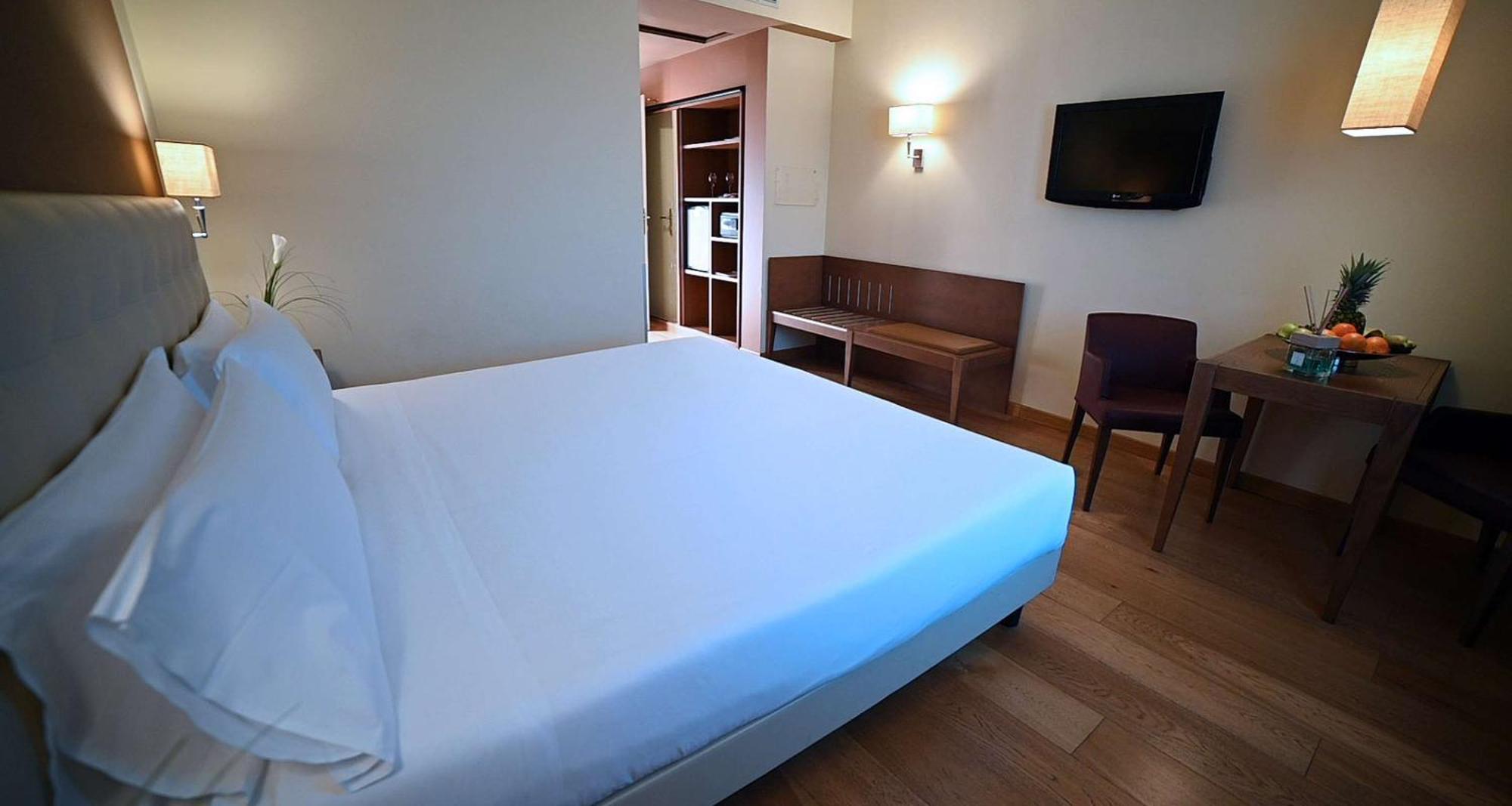 Triple Room,1433635603:JPEG