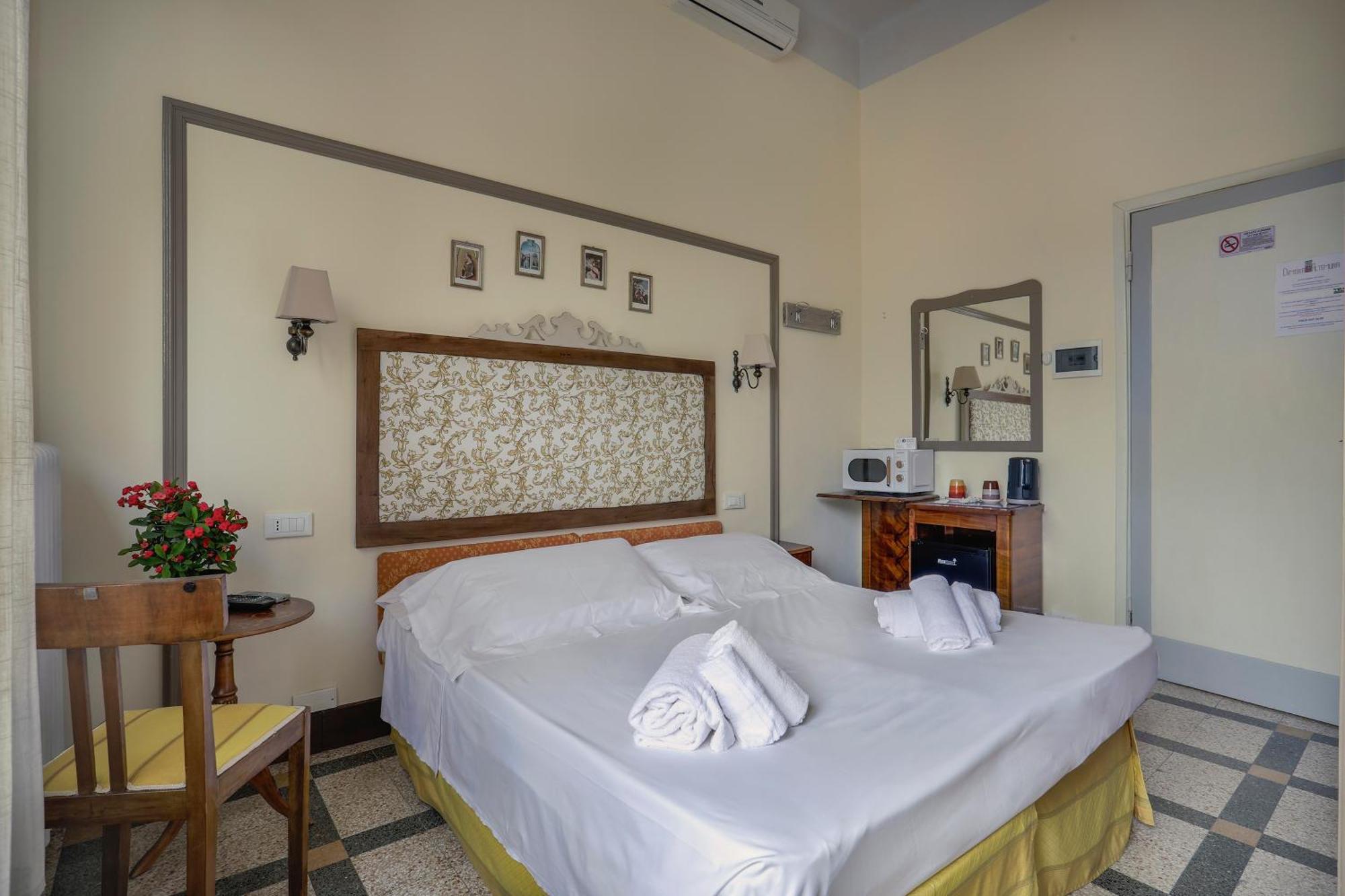 Zaira Small Double Room