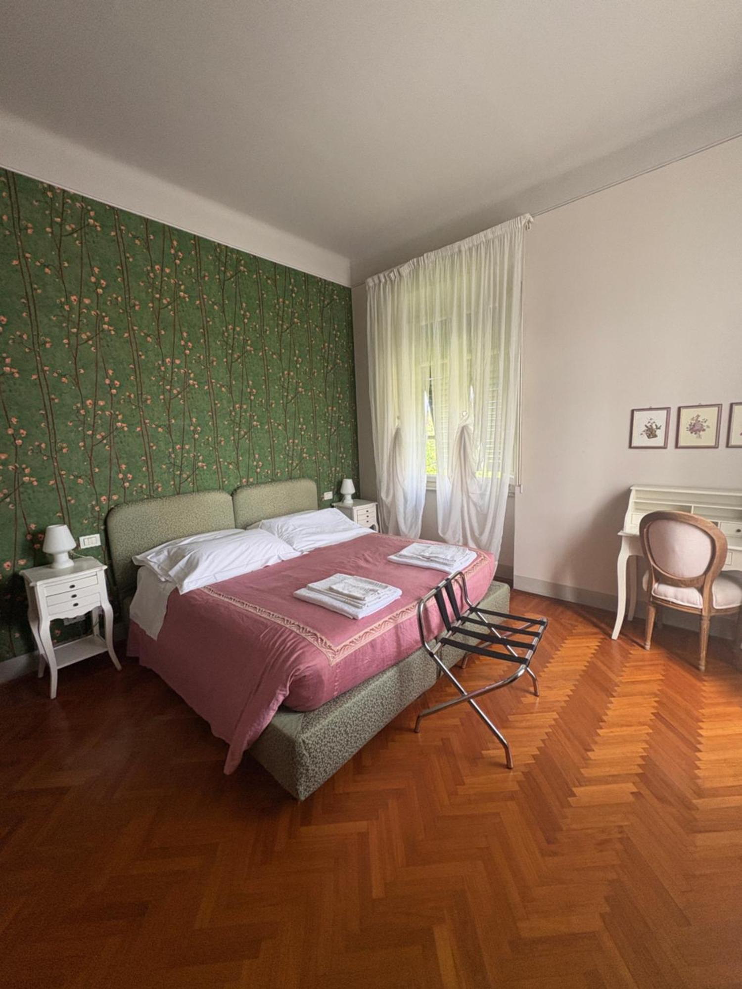 Queen Room Garden View
