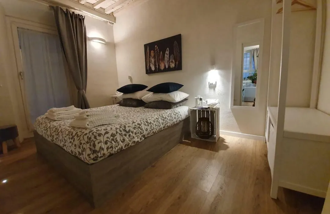 6 Via della Rosa-1