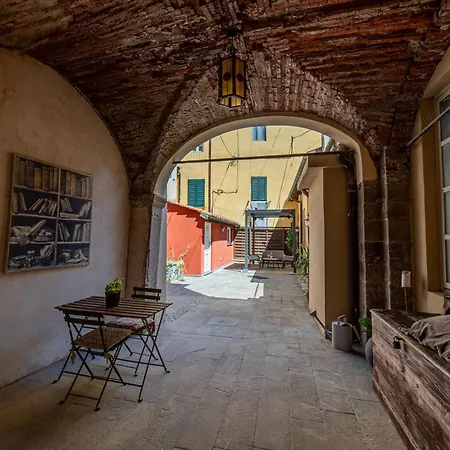 Cortile In Centro - Charm Suite Heart Of Lucca- 2 Smarttv-3